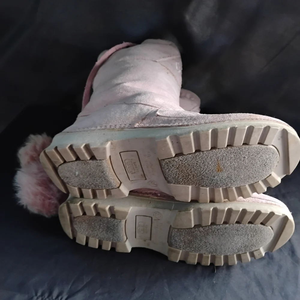 Route 66 Suede/Fur Insulated Boots/w Pom Poms - Picture 9 of 10